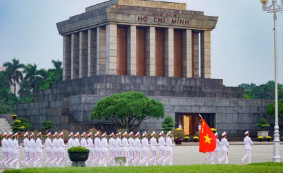 Đi vào lăng viếng bác có được mặc váy không ?